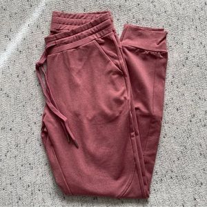 BuffBunny Jasmine Jogger - Soft Berry